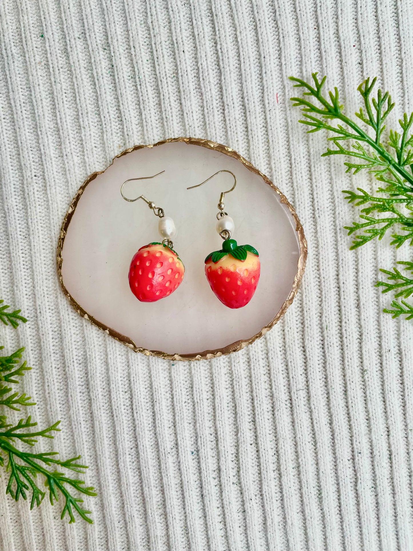 Strawberry earrings 🍓