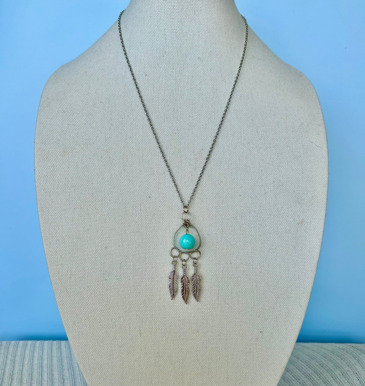 Handmade wire design, dangle feathers necklace w/ teal bead