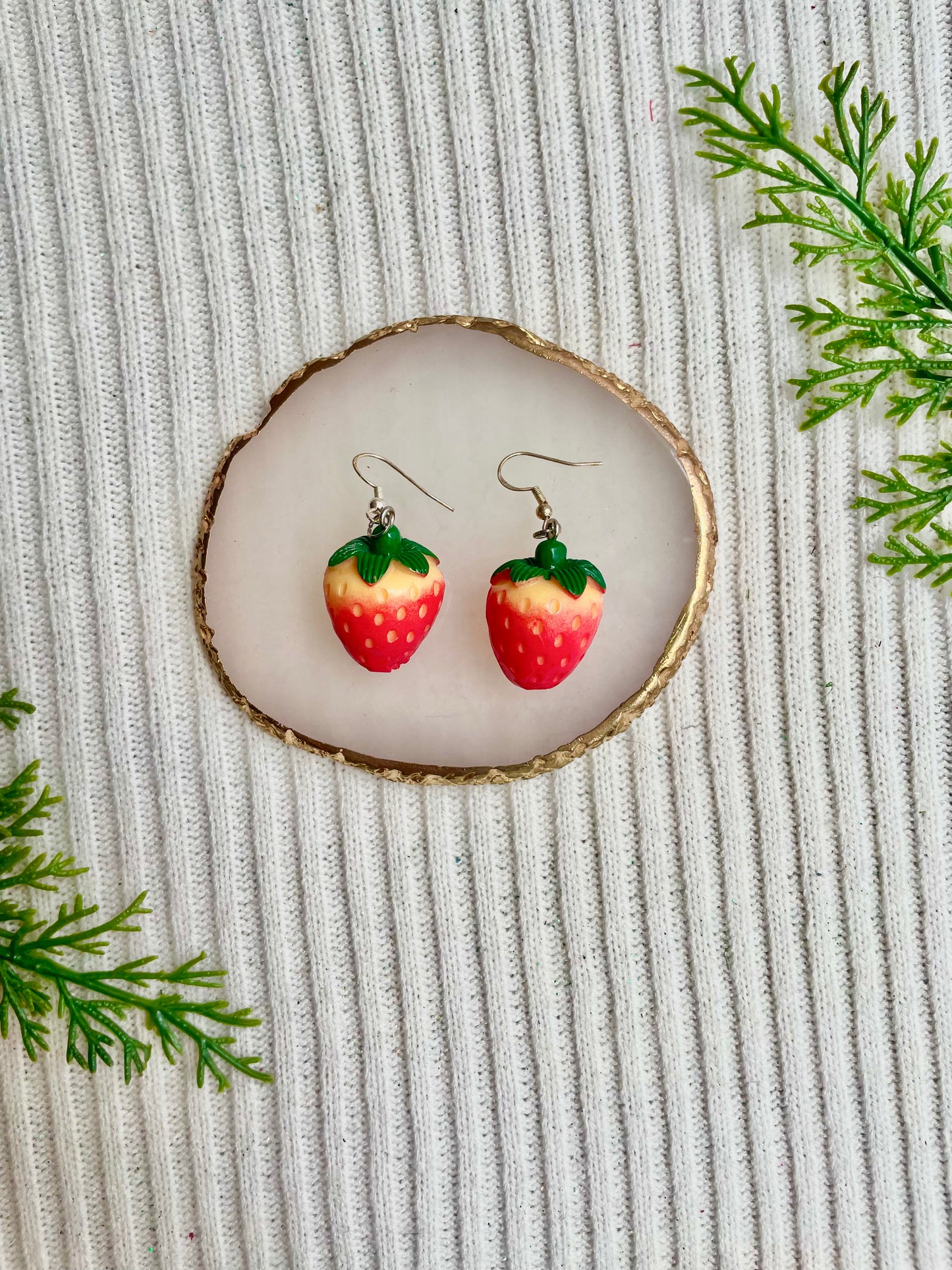 Strawberry earrings 🍓