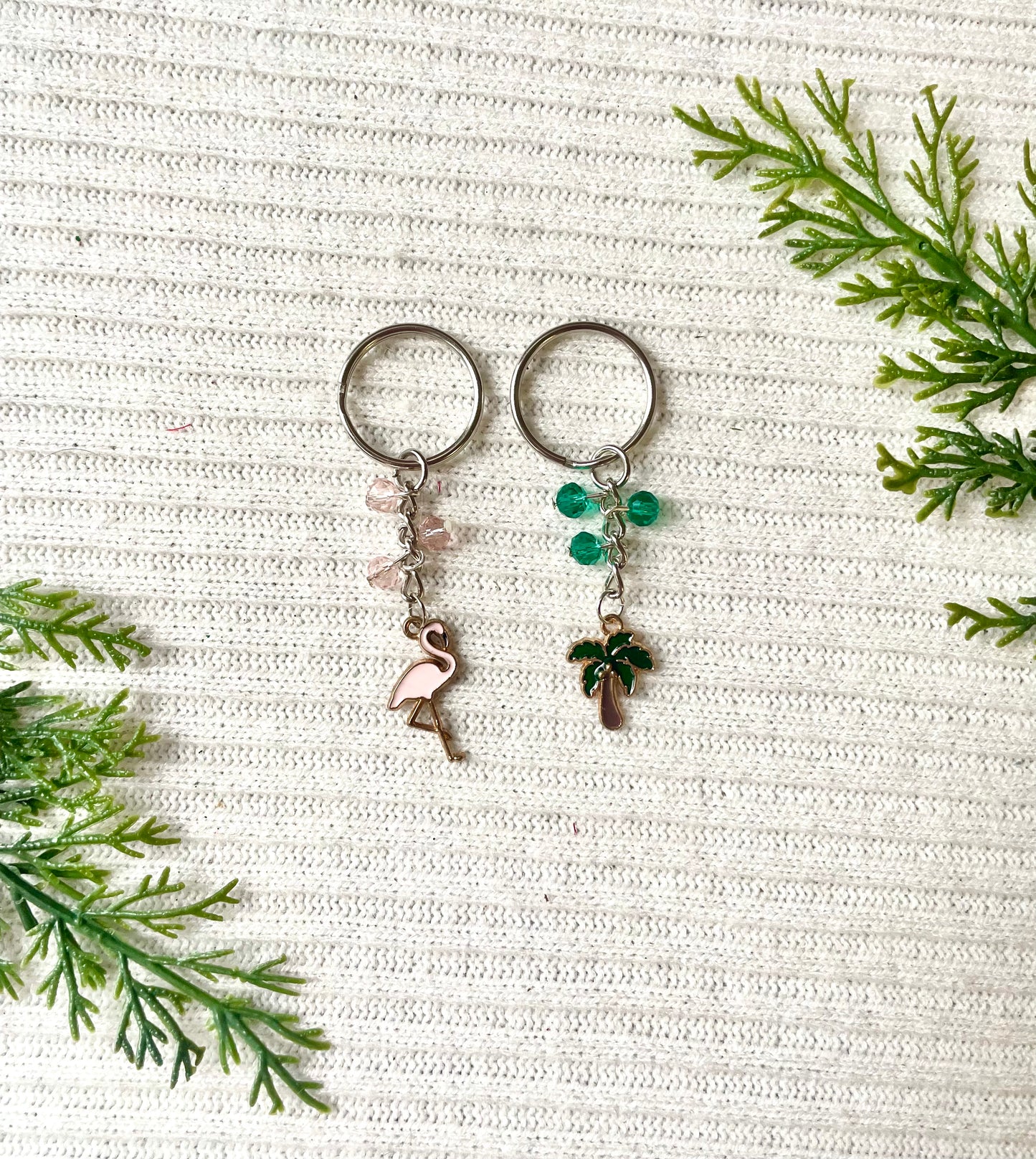 Keychains: Flamingo 🦩 & palm tree 🌴