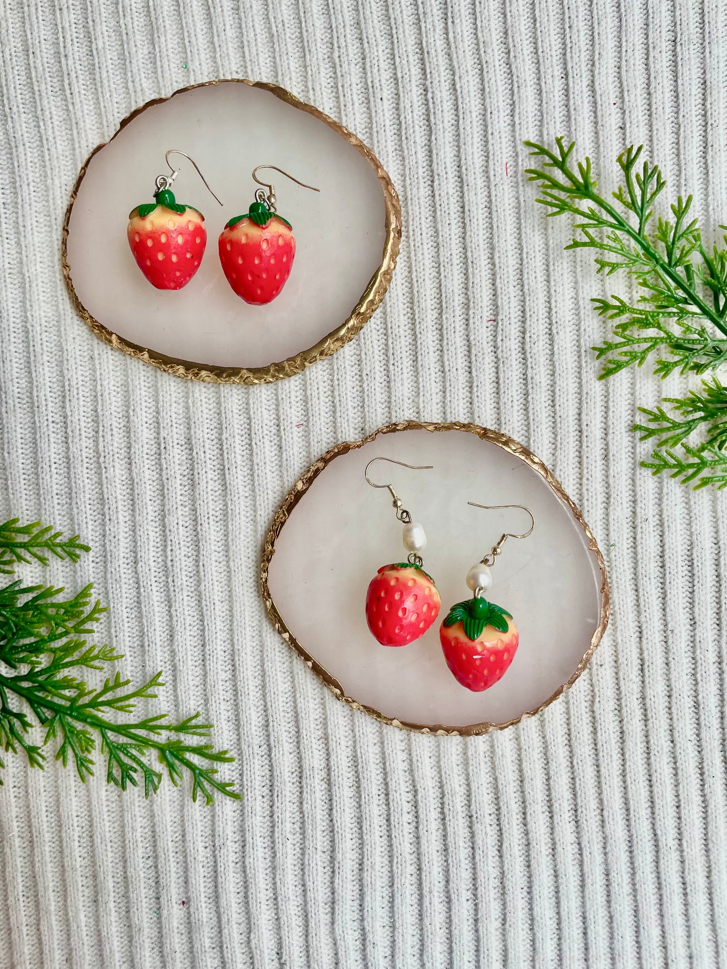 Strawberry earrings 🍓