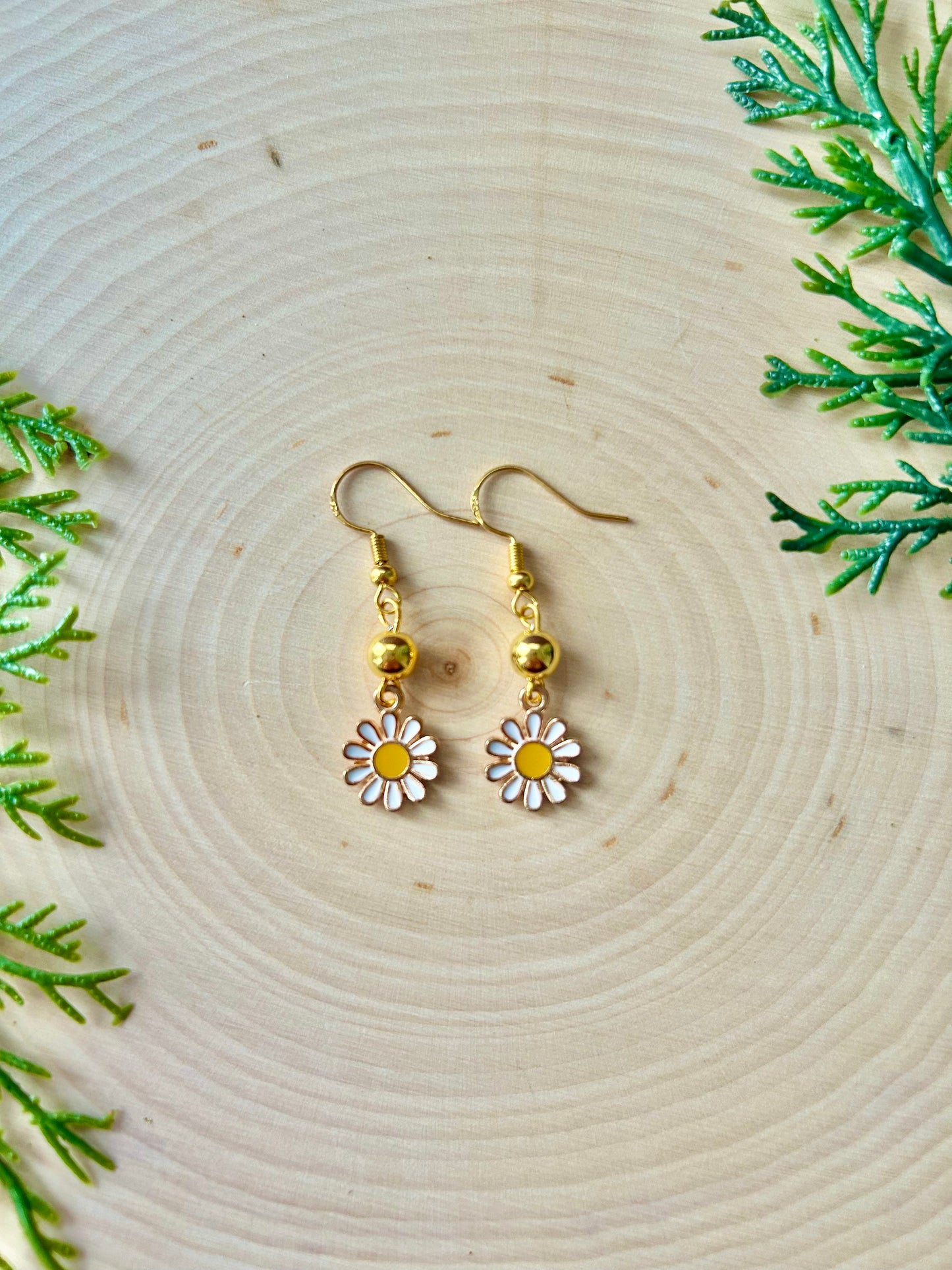 Breeze🐝 1 year collection : Daisy Earrings