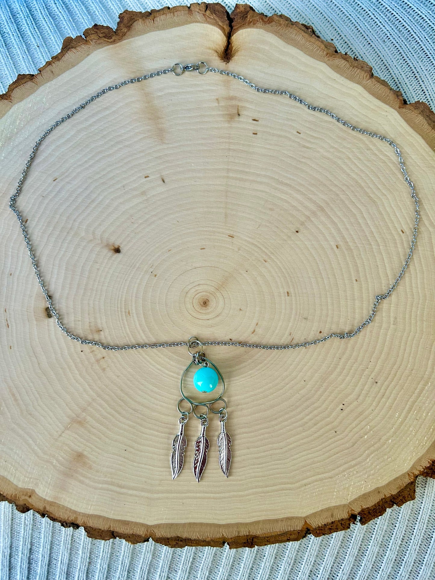 Handmade wire design, dangle feathers necklace w/ teal bead