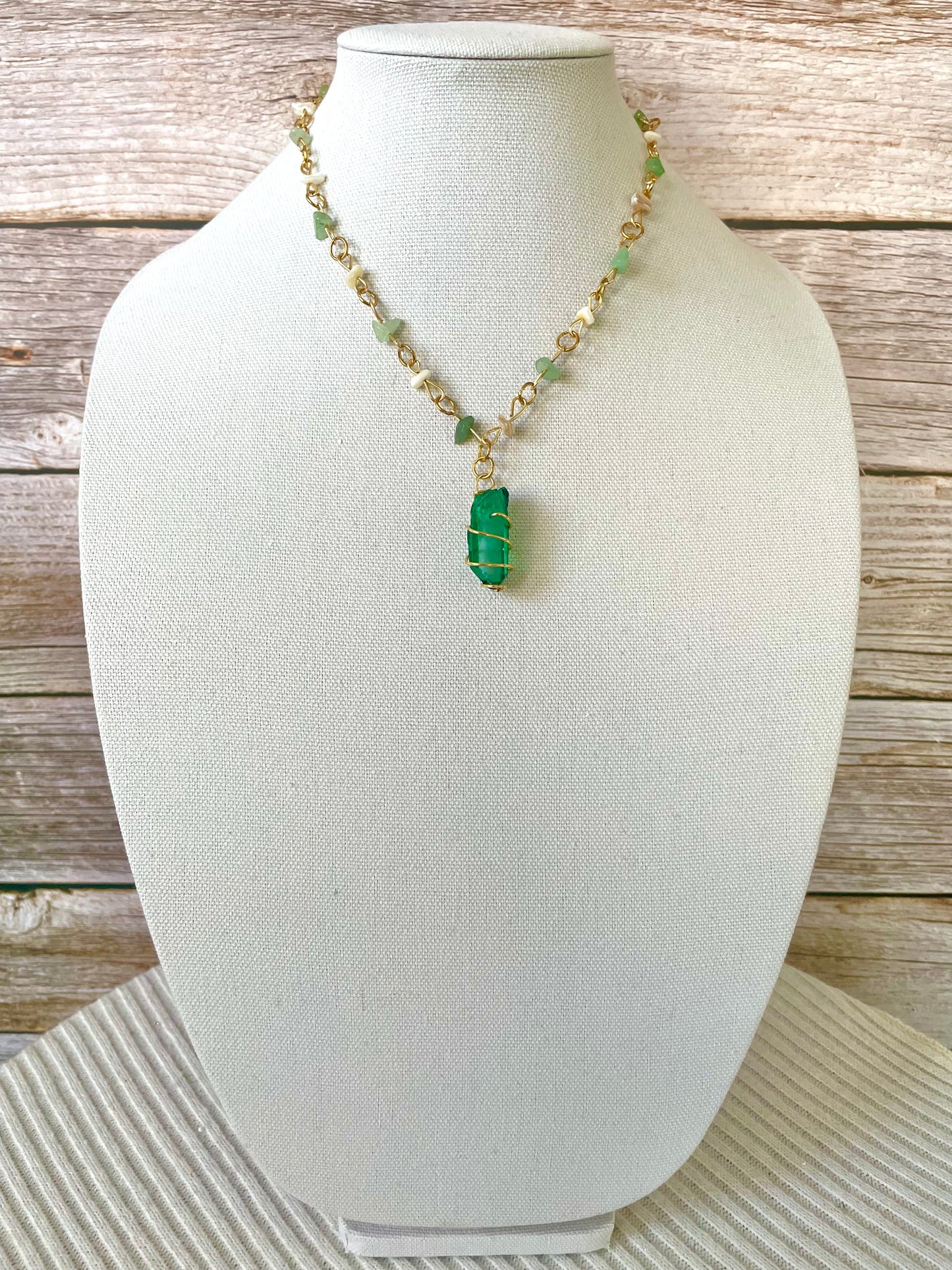 Green crystal link necklace